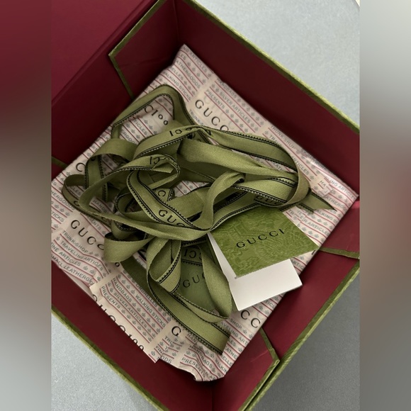 Gucci box, ribbon and care booklet - Picture 2 of 4